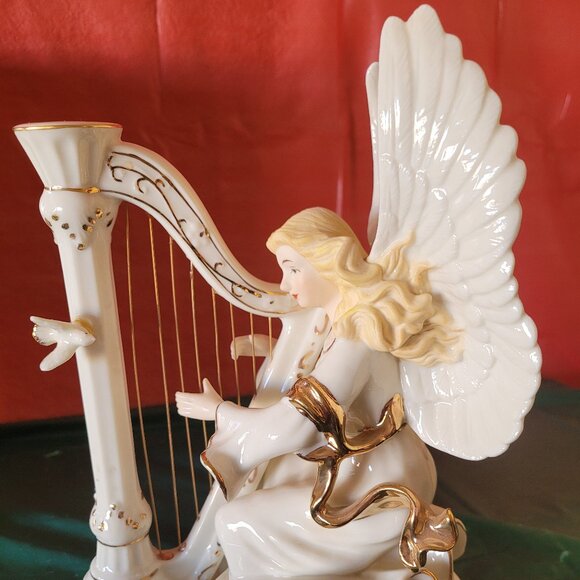 Musical Angel Porcelain Figurine Christmas Music Plays "O Come All Ye Faithful" - Picture 2 of 4